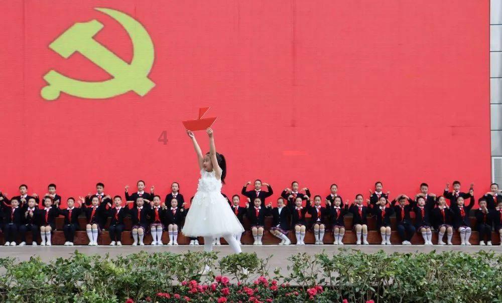 人员密集场所遇到火灾怎么办