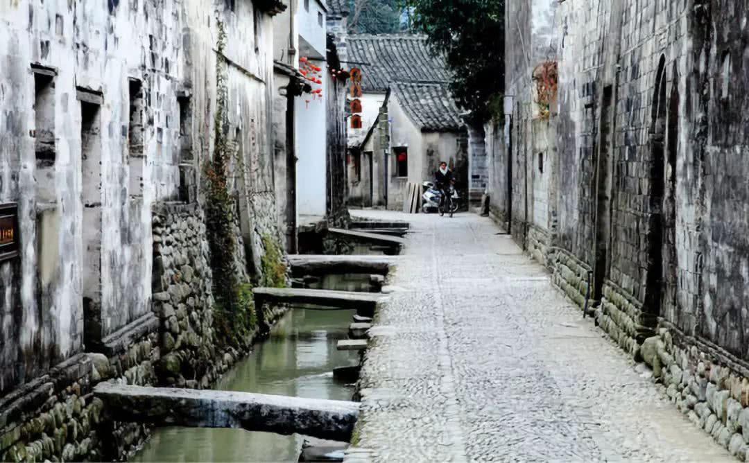 逃离上升的热气球