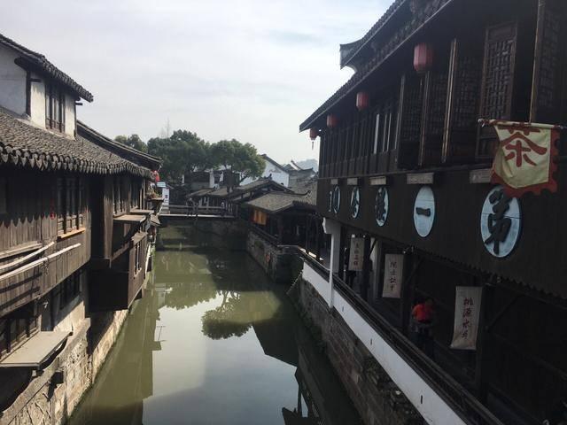参谋长不敲门进司令员房间，还要掀蚊帐，夫人尴尬：他成家了吗？